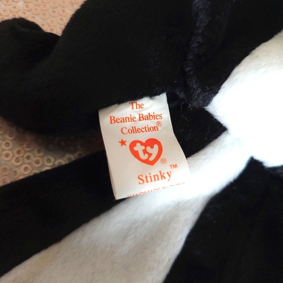 Ty Beanie Baby "Stinky" BNWT black and white skunk 🦨 - RARE - Picture 5 of 8